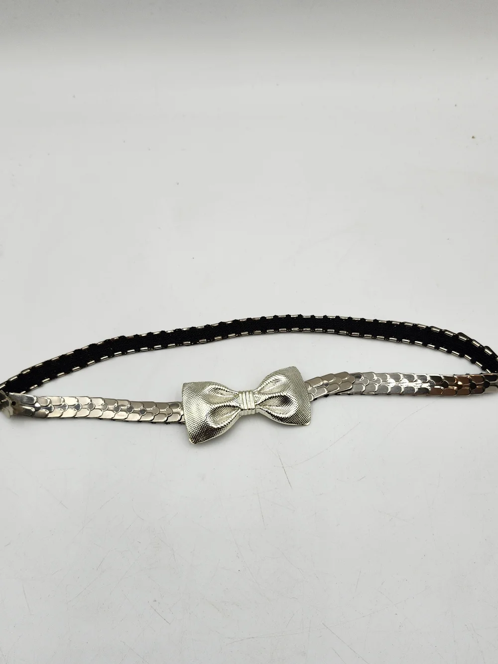 EUC Vintage 80s Silver Tone Stretch Fish Scale Belt Bow Buckle Fem Rock
